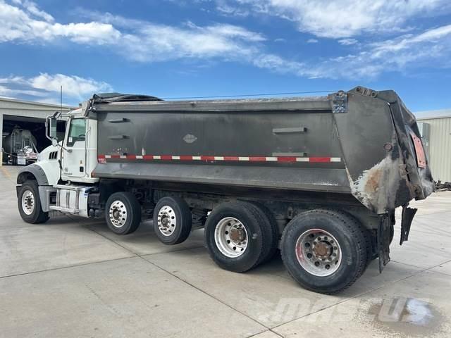 Mack GU713 Kiperi kamioni