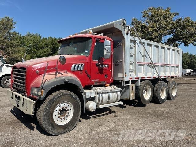 Mack GU713 Kiperi kamioni