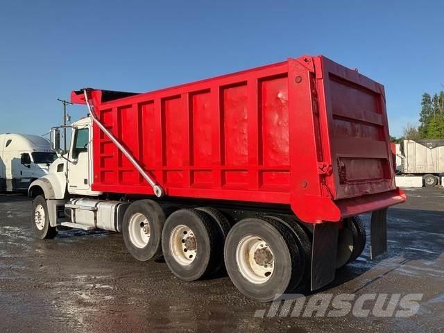 Mack GU713 Kiperi kamioni