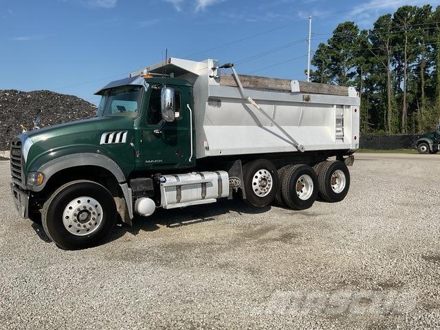 Mack GU713 Kiperi kamioni
