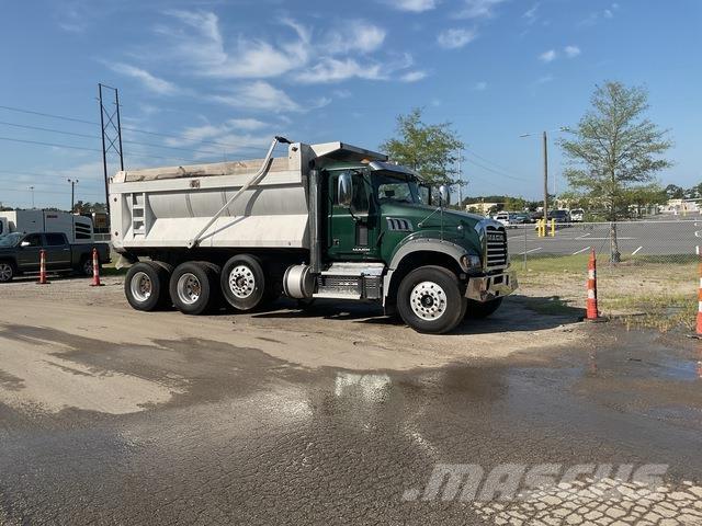 Mack GU713 Kiperi kamioni