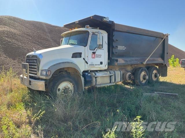 Mack GU713 Kiperi kamioni
