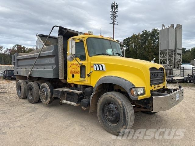 Mack GU713 Kiperi kamioni