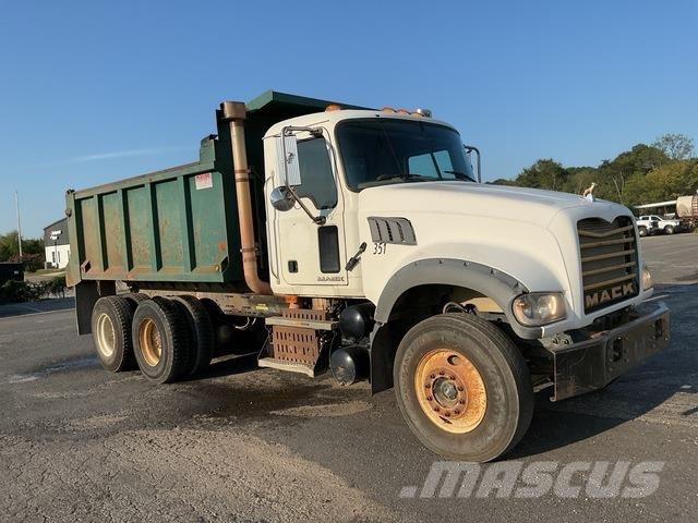 Mack GU713 Kiperi kamioni