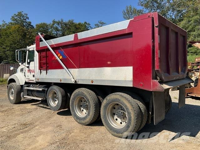 Mack GU713 Kiperi kamioni