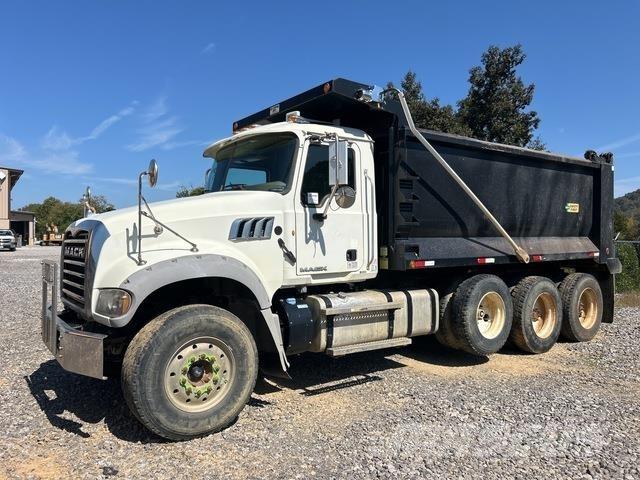 Mack GU713 Kiperi kamioni