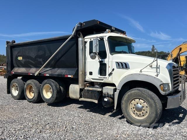 Mack GU713 Kiperi kamioni