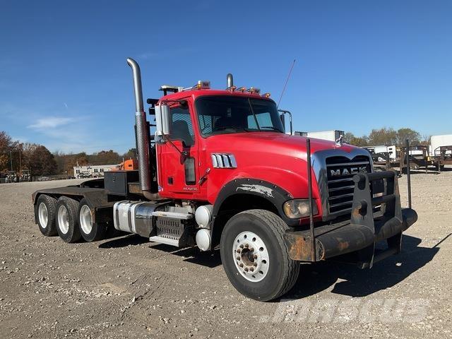 Mack GU713 Tegljači