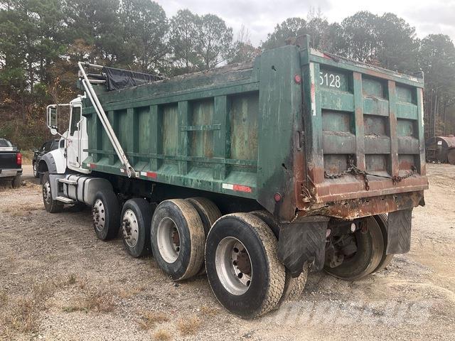 Mack GU713 Kiperi kamioni