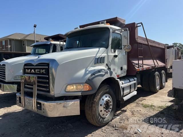 Mack GU813 Kiperi kamioni
