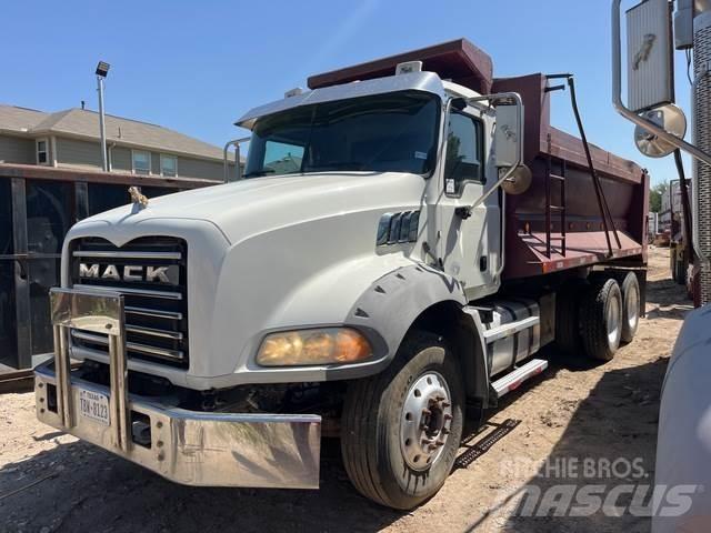 Mack GU813 Kiperi kamioni