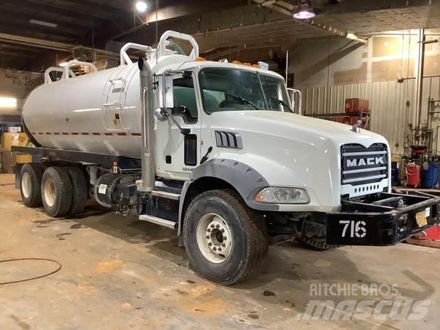 Mack GU813 Kamioni cisterne