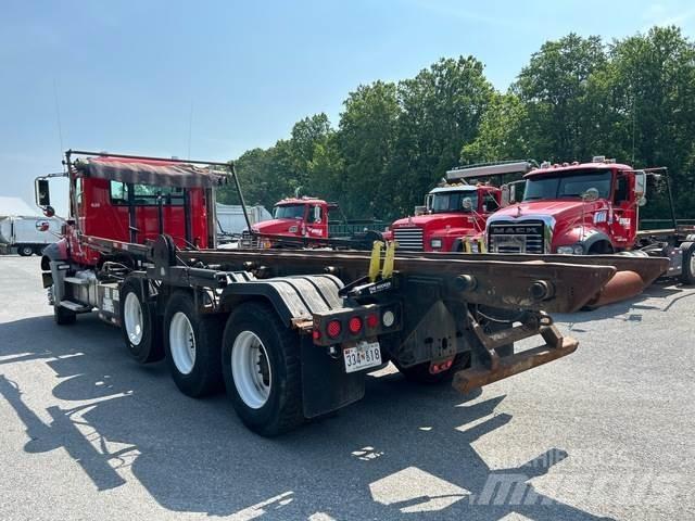 Mack GU813 Komunalni kamioni