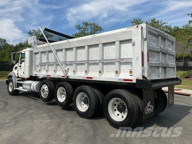 Mack GU813 Kiperi kamioni