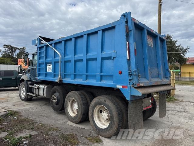 Mack GU813 Kiperi kamioni