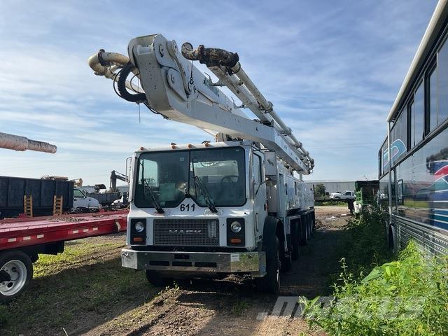Mack MR688S Kamionske beton pumpe