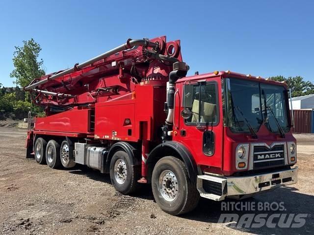 Mack MRU613 Kamionske beton pumpe