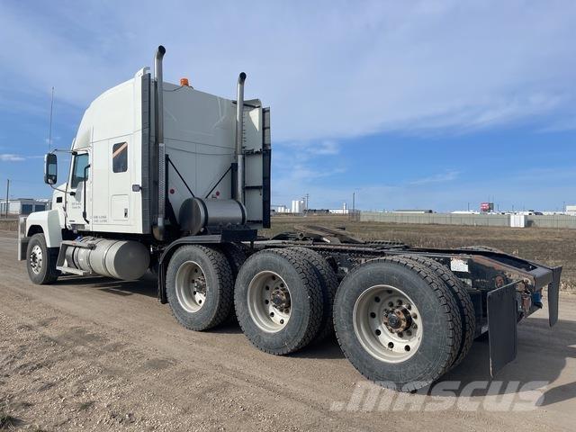 Mack PI86T Tegljači