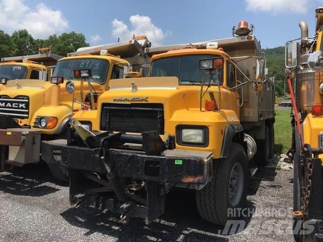 Mack RD600 Snežne daske i plugovi