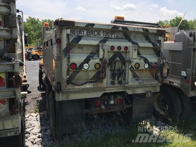 Mack RD600 Snežne daske i plugovi