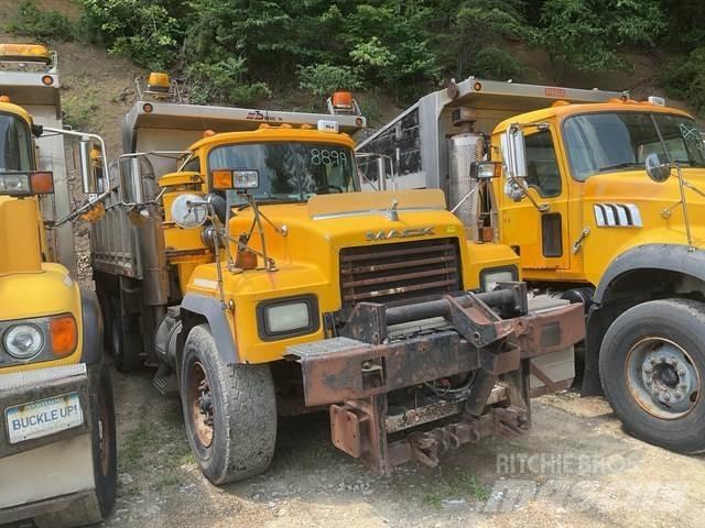 Mack RD600 Snežne daske i plugovi