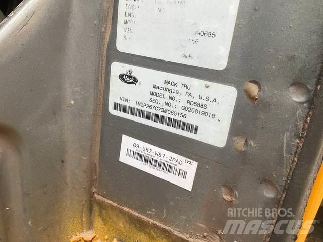 Mack RD600 Snežne daske i plugovi
