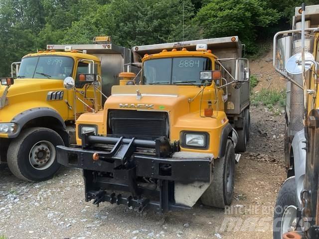 Mack RD688S Posipači soli i peska