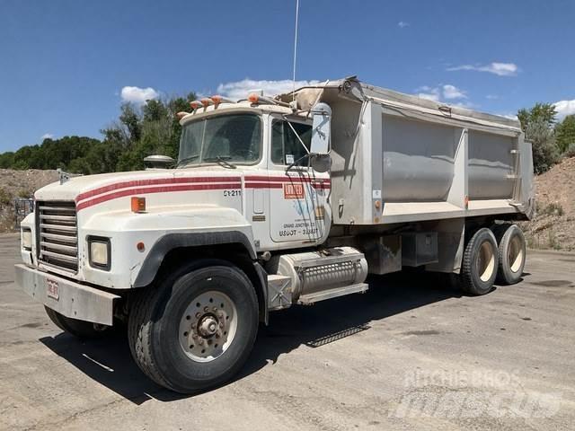 Mack RD688S Kiperi kamioni