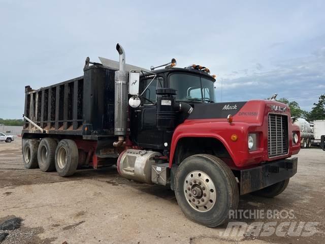 Mack RD690S Kiperi kamioni