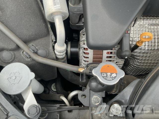 Nissan TEANA Automobili