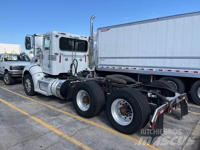 Peterbilt 384 Tegljači