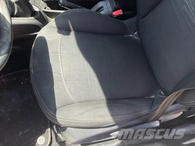 Peugeot 208 Automobili