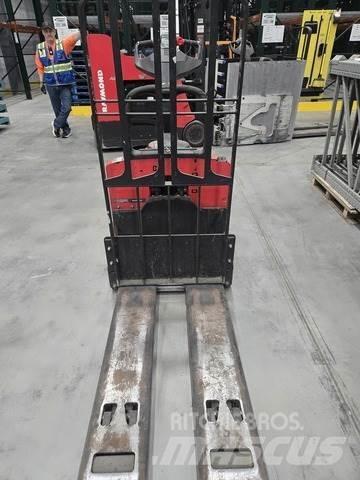 Raymond 8410 Ručni paletar