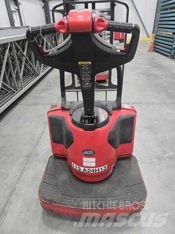 Raymond 8410 Ručni paletar