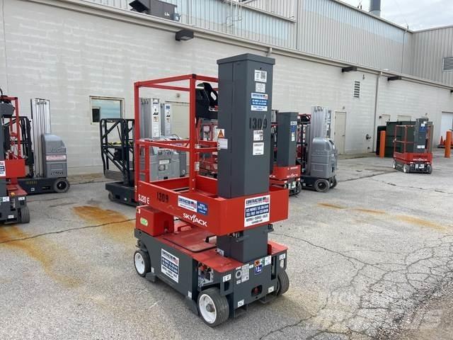SkyJack SJ20E Jarbolne penjajuće platforme