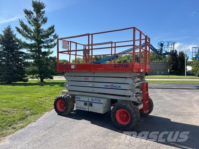 SkyJack SJ7135 Makazaste platforme
