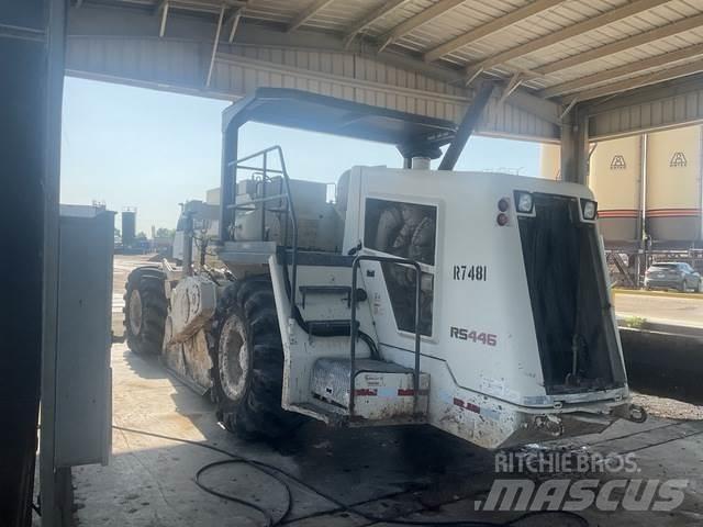 Terex RS446 Nabijači zemlje