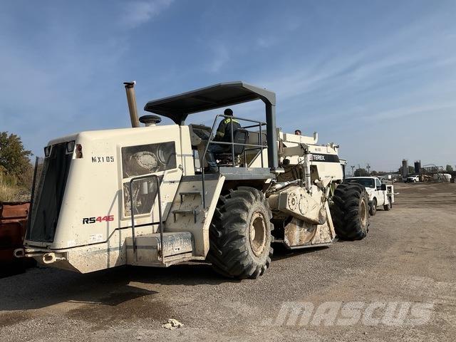 Terex RS446 Nabijači zemlje