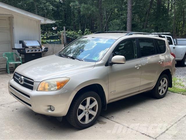 Toyota RAV4 Automobili