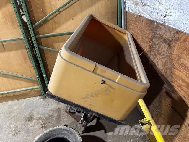  Trailhawk 750 Posipači soli i peska