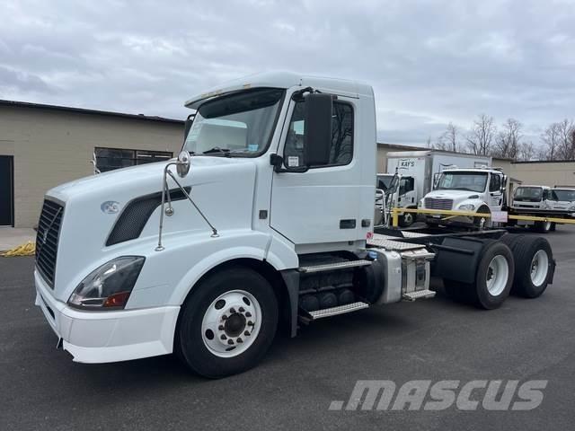 Volvo VNL64T Tegljači