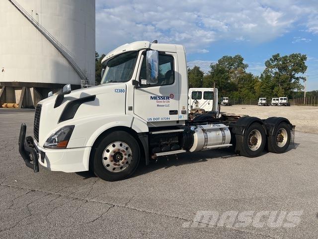 Volvo VNL64T Tegljači