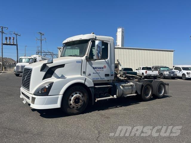 Volvo VNL64T Tegljači