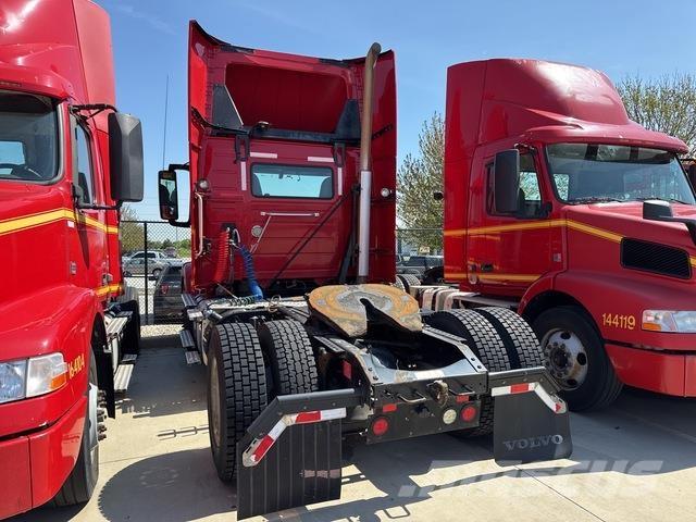 Volvo VNM42T Tegljači