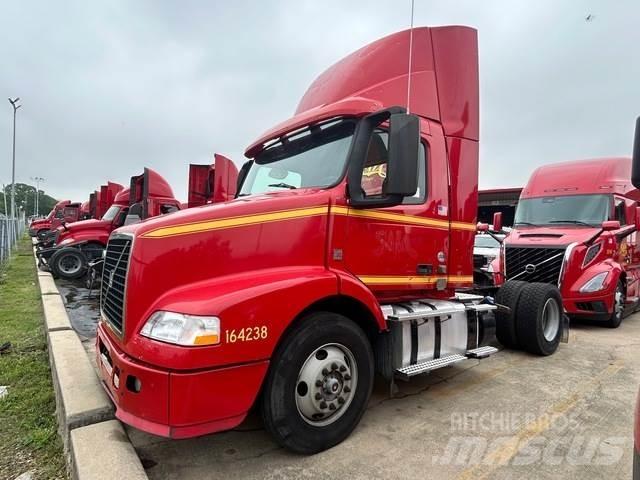 Volvo VNM42T Tegljači