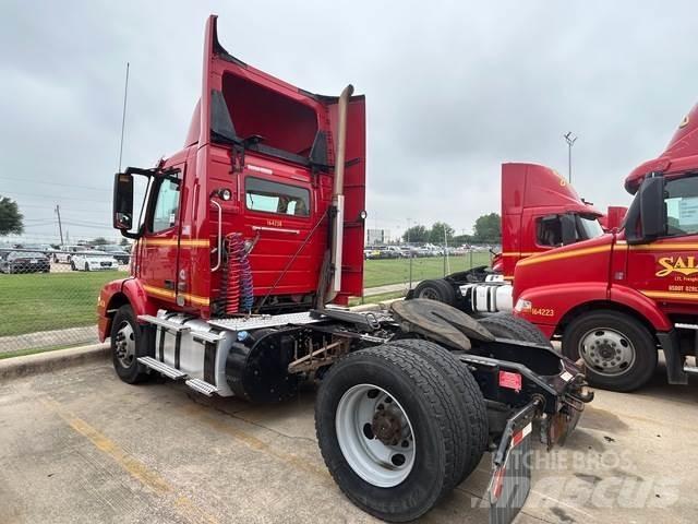 Volvo VNM42T Tegljači