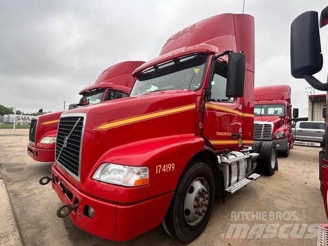Volvo VNM42T Tegljači
