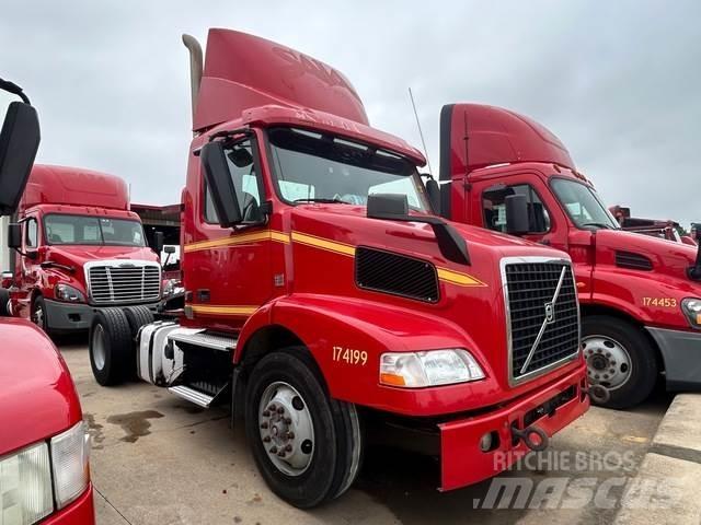 Volvo VNM42T Tegljači