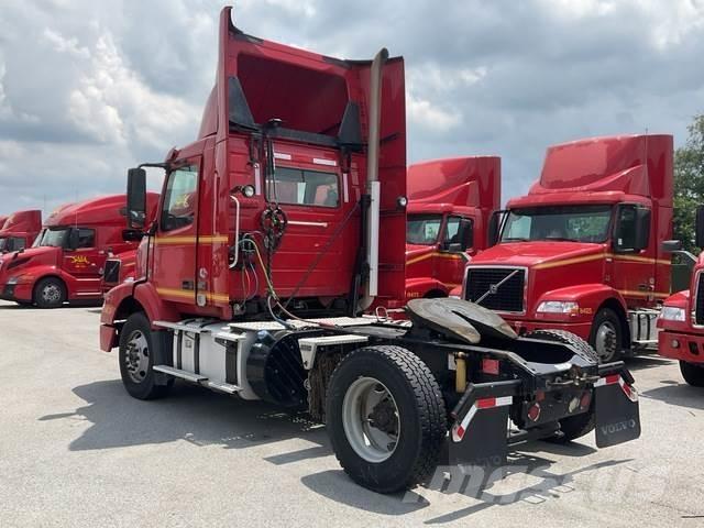 Volvo VNM42T Tegljači