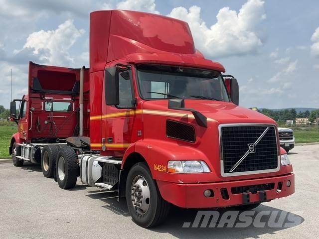 Volvo VNM42T Tegljači